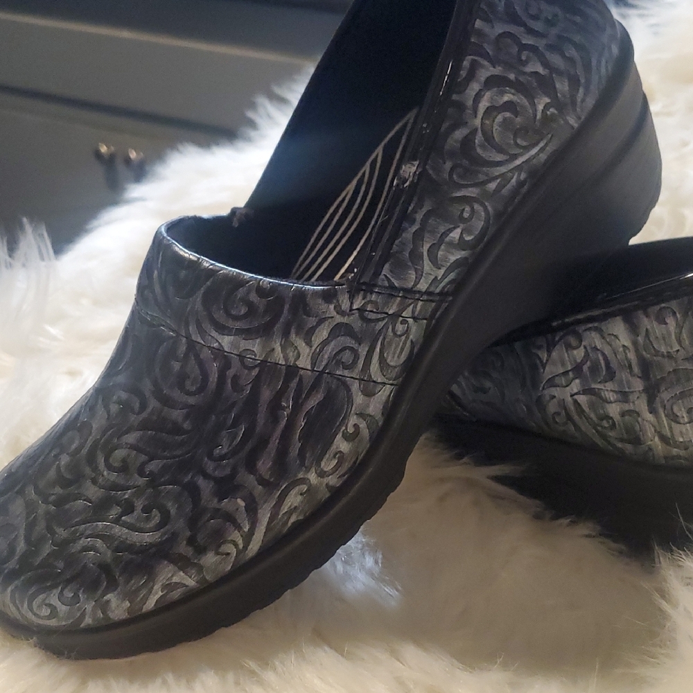 Black And Silver Patterned Clogs - image 6